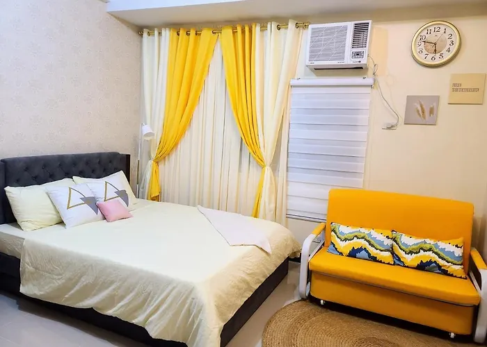 House Of B&Y At 101 Newport Across Naia T3